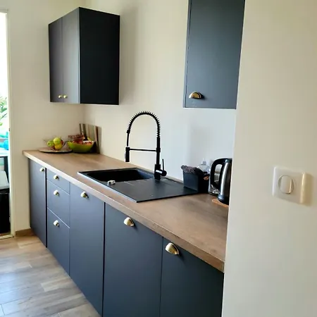 Apartment Cosy Et Calme, Ideal Couple, A10 Min A Pieds Du Centre